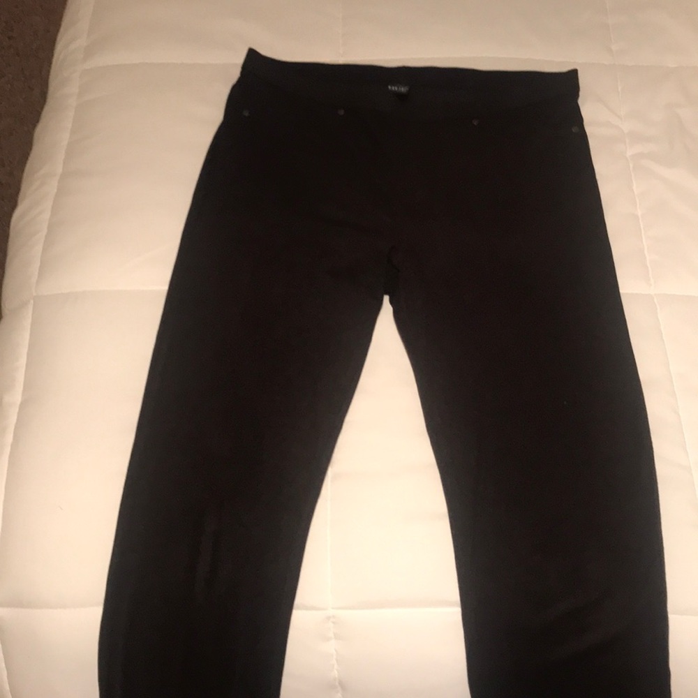 Women’s HUE leggings with pockets